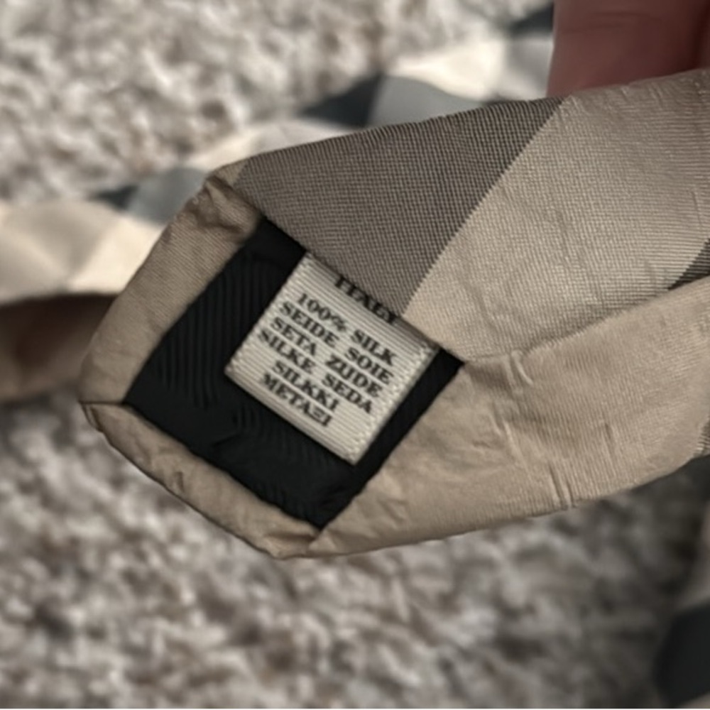 Burberry Vintage Tie - Picture 2 of 3